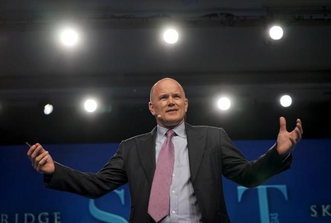 Michael Novogratz, President of Fortress Investment Group, speaks  at the annual Skybridge Alternatives Conference (SALT) in Las Vegas May 6, 2015.   REUTERS/Rick Wilking