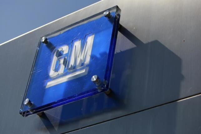 The General Motors logo is seen outside its headquarters at the Renaissance Center in Detroit, Michigan in this file photograph taken August 25, 2009.  REUTERS/Jeff Kowalsky/Files